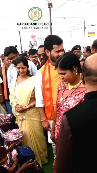 देवभोग विकासखण्ड के ग्राम धौराकोट में जिला स्तरीय जनसमस्या निवारण शिविर का आयोजन
सुशासन सप्ताह के अंतर्गत प्रशासन गाँव ...