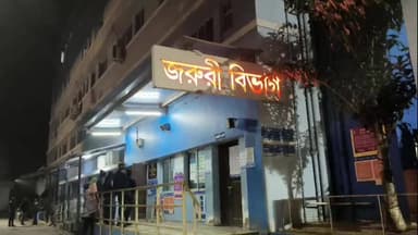 গোপীবল্লভপুর ১: গোপীবল্লভপুরের আকুবেড়িয়া ব্রীজের কাছে ঘটল ভয়াবহ পথদুর্ঘটনা,ঘটনায় গুরুতর জখম হলেন ৩ জন,২ জনকে রেফার করা হল ঝাড়গ্রামে