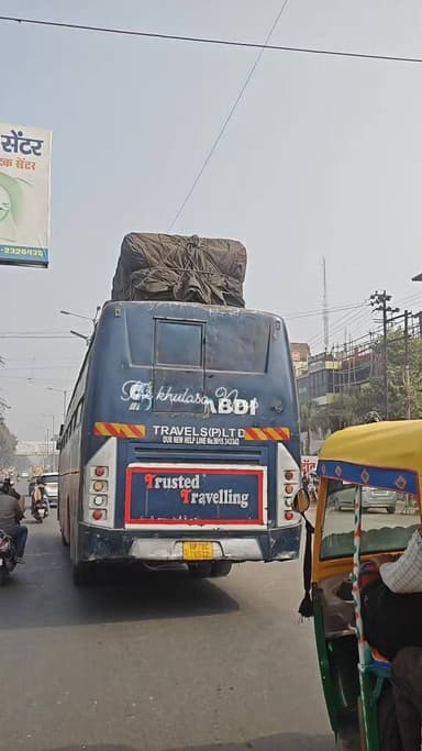 यातायात नियमों की उड़ाई जा रही है धज्जियां,, बस पर लगेज देखिये,, #यातायात