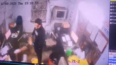 जानसठ: रामराज क्षेत्र के टिकोला शुगर मिल परिसर में लिपिक कर्मचारी के साथ आधा दर्जन दबंगों ने बेरहमी से की मारपीट, CCTV में कैद