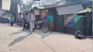 टेहरोली: टहरौली में देशी शराब की दुकान के सामने पड़ा रहा शराबी, राहगीर रहे परेशान