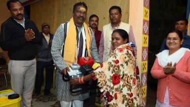 ଜମନକିରା: ଚିନିମହୁଲ ଠାରେ 'ମୁଖ୍ୟମନ୍ତ୍ରୀ ଜନଜାତି ଜୀବିକା ମିଶନ' ପକ୍ଷରୁ କୃଷି ଯନ୍ତ୍ରପାତି ବଣ୍ଟନ କାର୍ଯ୍ୟକ୍ରମ ଅନୁଷ୍ଠିତ