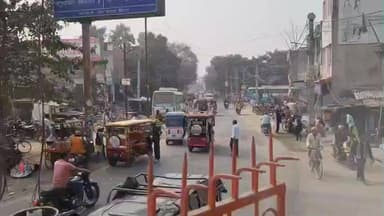 हथुआ: मीरगंज बाजार में अतिक्रमण हटाने को लेकर प्रशासन सख्त, लाउडस्पीकर से लोगों से की गई अपील