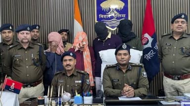 दिनांक 18.12.2025 को नगर थाना कांड सं0 734/25 में अपहरण की गंभीर घटना के अनुसंधान के क्रम में सारण पुलिस एवं अपराधियों क...