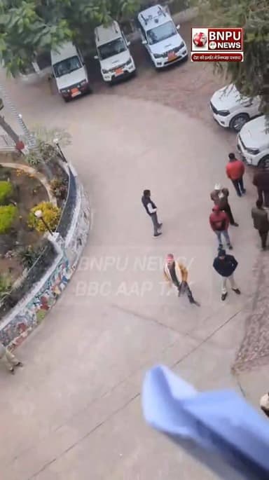 Breaking news.
सीतामढ़ी एसपी ऑफिस के बाहर समाहरणालय परिसर में एक व्यक्ति द्वारा सीतामढ़ी पुलिस प्रशासन के विरुद्ध अनाप-...