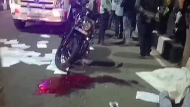 పాతపట్నం: సింహాచలం వద్ద ఘోర రోడ్డు ప్రమాదంలో పాతపట్నం వాసులైన ఒకే కుటుంబానికి చెందిన ముగ్గురు మృతి