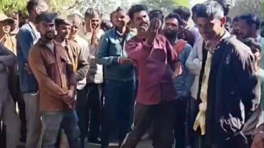 मंदसौर: सीतामऊ मंडी में प्याज के उचित दाम न मिलने पर किसानों का प्रदर्शन, वीडियो वायरल