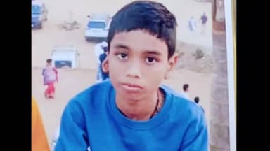 ଖଲ୍ଲିକୋଟ୍: ଖଲ୍ଲିକୋଟ ରୁ ଜଣେ ସପ୍ତମ ଶ୍ରେଣୀ ଛାତ୍ରଙ୍କୁ ଅପହରଣ ଅଭିଯୋଗ ଘଟଣା; ଛାତ୍ର ଜଣଙ୍କ ସାଇକଲ ରେ ଯାଉଥିବା ସିସି ଟିଭି ଫୁଟେଜ ଭାଇରାଲ