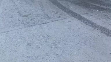 हंगरंग: किन्नौर के मलिंग नाला के समीप सड़क जाम, वाहनों के टायर फिसल रहे हैं, फोटो आई सामने