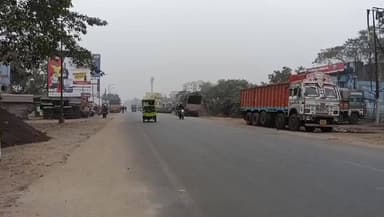 কাঁকসা: পানাগড় জুড়ে কনকনে ঠান্ডা,দেখা নেই সূর্যের,সকাল থেকেই মেঘলা আকাশ,ব্যাহত জনজীবন