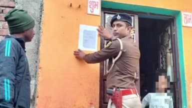 उदवंत नगर: सरेंडर करो या कुर्की के लिए रहो तैयार: फरार आरोपी के घर न्यायालय के आदेश पर उदवंतनगर पुलिस ने चिपकाया इश्तिहार