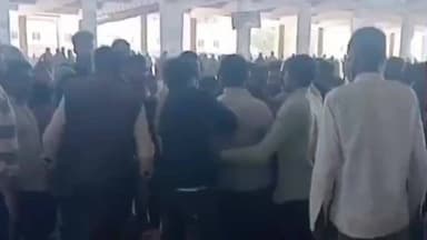 मंदसौर: मंदसौर मंडी में किसानों के बीच हुई झड़प, मामूली बात पर वीडियो वायरल
