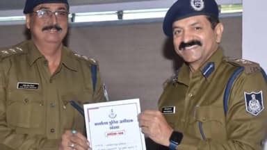 पुनासा: हनुमंतिया में एसपी ने उत्कृष्ट कार्य करने वाले सीएसपी, डीएसपी, एसडीओपी को किया सम्मानित