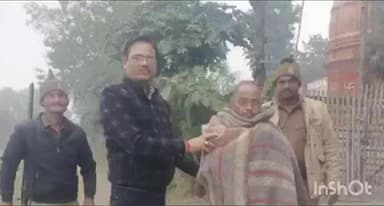 कैसरगंज: कैसरगंज के एसडीएम ने जरूरतमंदों को बांटे कंबल, ठंड से बचने के लिए बुजुर्गों पर विशेष ध्यान रखने की दी सलाह