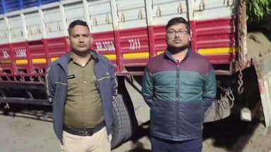 कोचाधामन: मस्तान चौक पर खनन विभाग ने अवैध बालू से लदा ट्रक ज़ब्त किया, आगे की कार्रवाई जारी