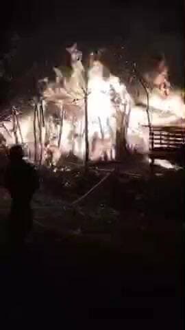 मझौलिया: मझौलिया के बहुअरवा में भीषण आग से दो झोपड़ीनुमा घर जलकर राख, लाखों का नुकसान