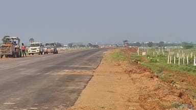 பாளையங்கோட்டை: கொங்கன்தான்பாறை விலக்கு to சுத்தமல்லி வரை 12 கிலோ மீட்டர் தூரம் மேற்கு புறவழிச் சாலை பணிகளை ஆய்வு செய்த நெடுஞ்சாலைத்துறை அமைச்சர்.