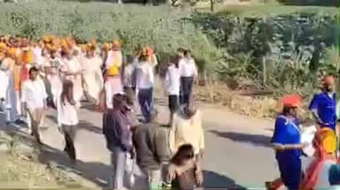 मारवाड़ जंक्शन: मारवाड़ जंक्शन के आउवा गांव में आचार्य अरविंद सागर सुरीश्वर जी महाराज का नगर प्रवेश, उमड़ा जन सैलाब