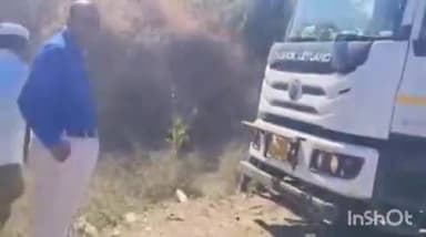 पेठ: बंदी असतांनाही कोटंबी घाटातून आलेल्या महाकाय ट्रेलरमुळे वाहतूक कोंडी कायम , प्रवासी संतप्त