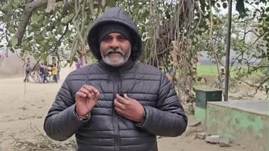 स्वार: मंजरा खुशहालपुर गाँव में ईदगाह के पास कई सौ वर्ष पुराना बरगद का पेड़ गिरा, मजार हुई क्षतिग्रस्त