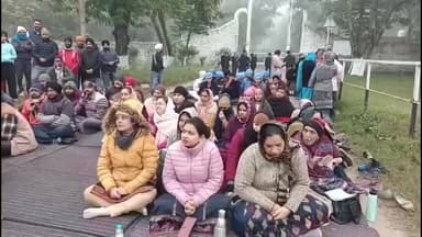 ਆਨੰਦਪੁਰ ਸਾਹਿਬ: ਦਸ਼ਮੇਸ਼ ਅਕੈਡਮੀ ਦੇ ਅਧਿਆਪਕਾਂ ਨੇ ਲਗਾਇਆ ਅਕੈਡਮੀ ਦੇ ਗੇਟ ਅੱਗੇ ਧਰਨਾ ਪ੍ਰਿੰ. ਤੇ ਲਾਏ ਦੋਸ਼ ਅਕੈਡਮੀ ਕੋਆਰਡੀਨੇਟਰ ਨੇ ਦੋਸ਼ਾਂ ਨੂੰ ਇਨਕਾਰਿਆ