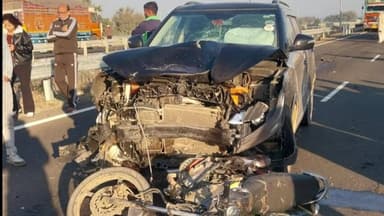 गरोठ: गरोठ-उज्जैन फोरलेन पर हादसा: अनाधिकृत कट से चढ़ते समय कार की टक्कर से युवक गंभीर रूप से घायल