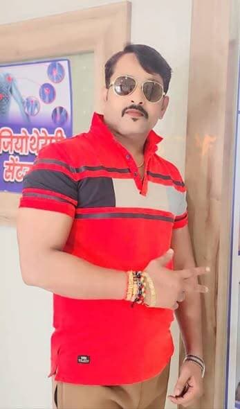 बड़े भैया दिनेश लोधी जी को जन्मदिन की ढेर सारी शुभकामनाएं! 🎉🎂
आपके जीवन में खुशियों का सूरज चमकता रहे, और आपके सभी सपने...