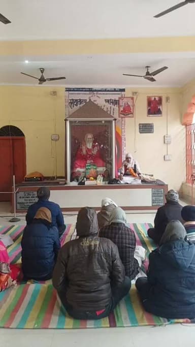 महर्षि मेही आश्रम केचुआ चौक महागामा गोड्डा में आरती...