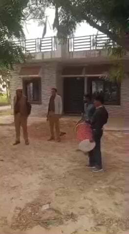 मछलीशहर: अपराध रोकथाम एवं अपराधियों पर प्रभावी नियंत्रण हेतु चलाए जा रहे अभियान के तहत पुलिस ने अपराधी के घर कराई मुनादी