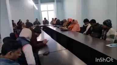 सोनभद्र बंशी सुर्यपुर: बंसी प्रखंड कार्यालय के सभागार में अधिकारियों और कर्मचारियों के साथ बैठक आयोजित