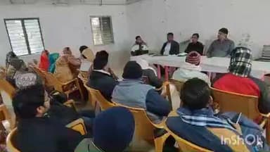 मढ़ौरा: मढ़ौरा प्रखंड सभागार में DRDA के उप निदेशक ने मुखिया व पंचायत सचिव के साथ की बैठक