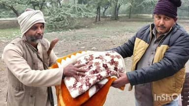 शिकारपुर: शिकारपुर आढ़ती संघ के अध्यक्ष पुरुषोत्तम शर्मा ने गरीबों को ठंड से बचाने के लिए कंबल वितरित किए