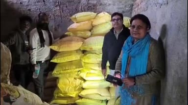 नारायणगंज: नारायणगंज में अवैध खाद-बीज बेचने वाले पर प्रशासन का शिकंजा, ऊंचे दामों पर यूरिया बेचने पर कार्रवाई