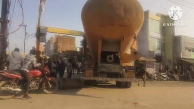 हटा: हटा में चंडी जी मंदिर के पास मुख्य मार्ग पर फंसा क्लिंकर ट्रक, विधायक कार्यालय की ओर जाने वाला मार्ग बाधित