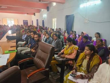 विकासखंड राणापुर में स्वास्थ्य एवं महिला-बाल विकास विभाग की संयुक्त समीक्षा बैठक आयोजित
कलेक्टर नेहा मीना के नि...