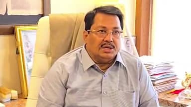 सरकारचा गैरकारभार स्पष्ट आहे आणि निवडणूक आयोगाचा गैरव्यवहारही दिसत आहे – काँग्रेस नेते विजय वडेट्टीवार