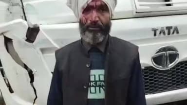 स्वार: हड़पुरा के पास डंपर ने पिकअप में मारी टक्कर, विरोध करने पर पिकअप चालक के साथ की मारपीट