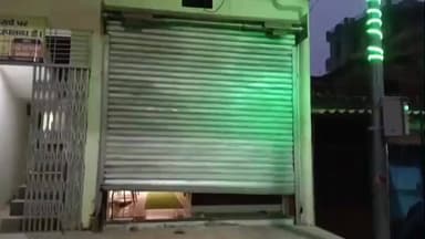 दुधि: रामनगर में ज्वेलरी शॉप का शटर और ताला तोड़कर चोरी, चोरों ने करीब 3 लाख के आभूषण ले उड़े, पुलिस जांच में जुटी