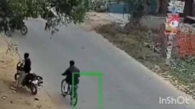 भाटपार रानी: सोहनपुर बाजार में तेज रफ्तार कार पेड़ से टकराई, चार युवक हुए घायल, टक्कर का सीसीटीवी फुटेज आया सामने