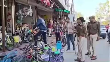 झालरापाटन: झालरापाटन में अतिक्रमण पर पुलिस की सख्ती, दुकानदारों को दी गई समझाइश, दोबारा उल्लंघन पर होगी कानूनी कार्रवाई