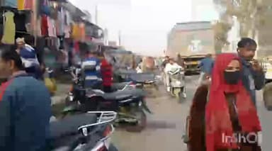 अमरिया: कस्बा अमरिया में सड़क पर मोटरसाइकिलें खड़ी होने से जाम की समस्या हो रही है