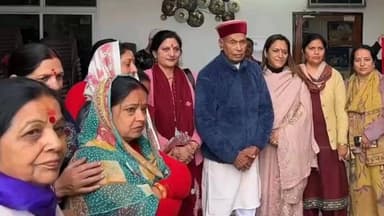 भोरंज: जिला महिला मोर्चा की पदाधिकारियों ने समीरपुर में पूर्व मुख्यमंत्री प्रेम कुमार धूमल से भेंट की