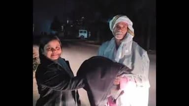 पकड़ी दयाल: पकड़ीदयाल अनुमंडल क्षेत्र में ठंड और शीतलहर से बचाव के लिए एसडीओ मंगला कुमारी ने असहायों के बीच किया कम्बल वितरण