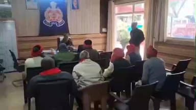 मोठ: थाना गुरसराय में ग्राम चौकीदारों की बैठक आयोजित, सुरक्षा व्यवस्था सुदृढ़ करने पर दिया गया जोर