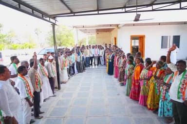 దేవరకద్ర: అమ్మాపూర్ గ్రామానికి చెందిన బిఆర్ఎస్ గ్రామ పార్టీ అధ్యక్షులు బాలరామ్ యాదవ్ కాంగ్రెస్ పార్టీలో చేరిక