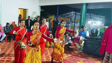 बलियापुर: बिनोद मेला में झूमर कार्यक्रम का आयोजन किया गया