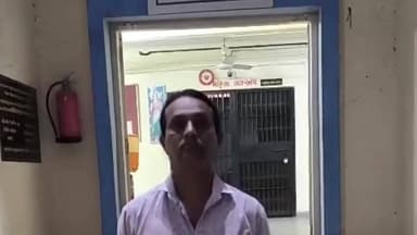 ખંભાત: લાલ દરવાજા પાસે પ્રતિબંધિત 'ગોગો સ્મોકિંગ કોન' વેચતા પાન પાર્લર પર પોલીસનો દરોડો, સંચાલક વિરુદ્ધ ગુનો દાખલ