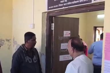 महाबळेश्वर: महाबळेश्वर येथे रविवारी सकाळी मतदानावेळी मशीन बंद पडल्याने काही काळ संभ्रम झाला होता