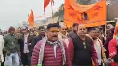 नानपारा: रूपईडीहा में बाबा बागेश्वर के समर्थन में उतरे लोग, हिंदू राष्ट्र सनातन धर्म पदयात्रा का शुभारंभ