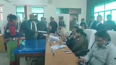 अमृतपुर: कुइयांगांव के ग्रामीणों ने जिलाधिकारी से लगाई गुहार, कोटेदार पर 35 किलो की जगह 30 किलो राशन देने का आरोप लगाया